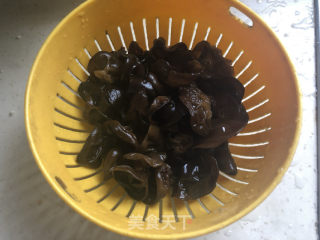 Stir-fried Pine Cauliflower with Black Fungus recipe