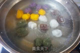 Reunion Round ~ Colorful Black Sesame Glutinous Rice Balls recipe