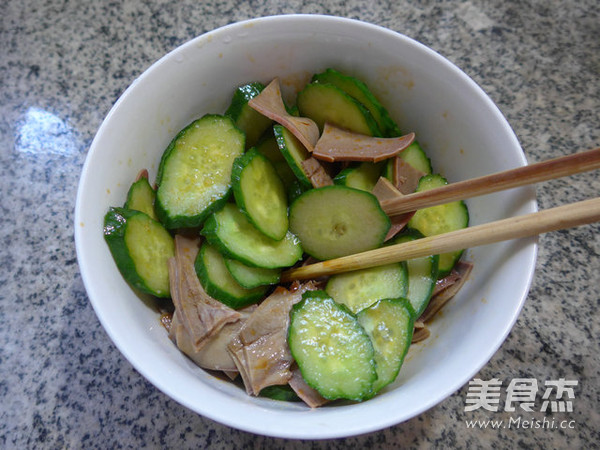 Pig Tongue Mixed with Cucumber recipe