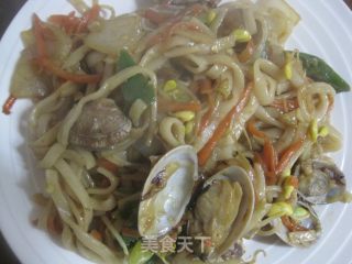 Fried Noodles with Fresh Vegetables and Seafood recipe