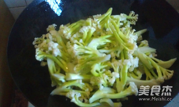 Stir-fried Cauliflower with Cloud Ears recipe