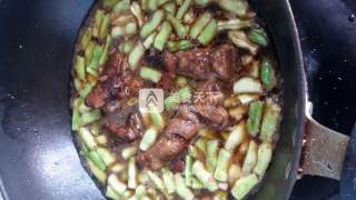 Braised Noodles with Pork Ribs and Beans recipe