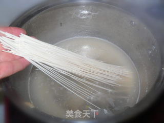 Spinach and Egg Noodles in Soup recipe