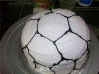 Lg’s Birthday Cake @@ Attach A Detailed Illustration of How to Make A Chocolate Sponge Cake and Decorate The Football Shape~~football Cake recipe