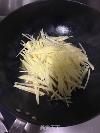 Stir-fried Potato Shreds with Pork Belly recipe