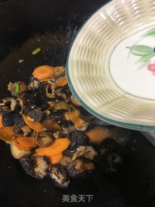 Braised Sea Cucumber Skin with Mushrooms recipe