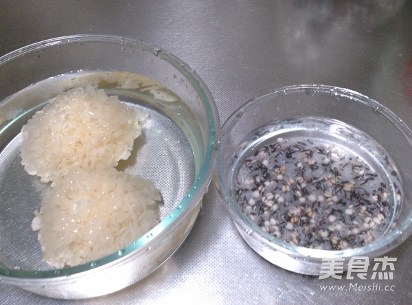 Purple Rice Coix Seed Tremella Congee recipe