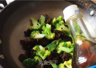 Broccoli with Black Fungus recipe