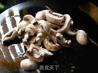 Stir-fried Puffy Skin with Mushrooms recipe