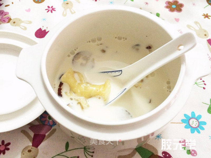 Stewed Red Date Milk with Flower Maw