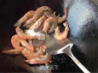 Fried Sea Prawns with Chrysanthemum recipe