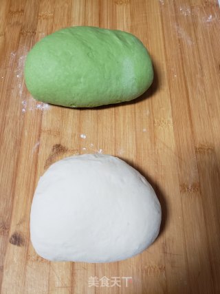 Two-color Flowering Spinach Steamed Buns recipe