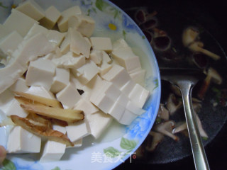 Light and Light Intestines and Stomach Cleanse--tofu and Mushroom Soup recipe