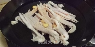 Sour Radish Duck Foot Soup recipe