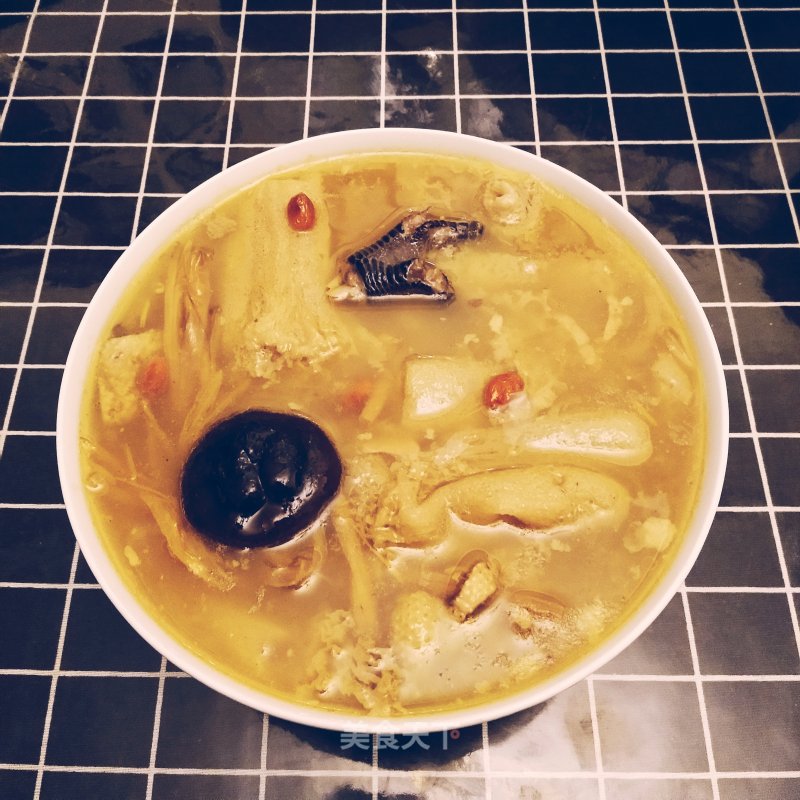 Chicken Soup with Bamboo Fungus and Mushroom recipe