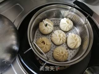 Spring Edible Shepherd's Purse Steamed Buns recipe