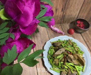 Stir-fried Chicken Liver with Garlic Moss recipe