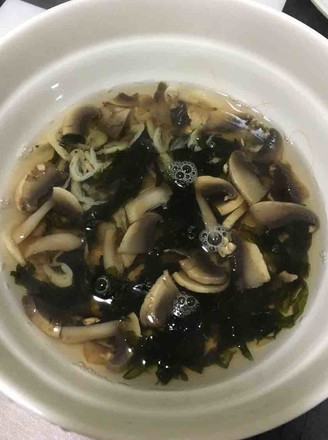 Seaweed and Shrimp Skin Mushroom Soup