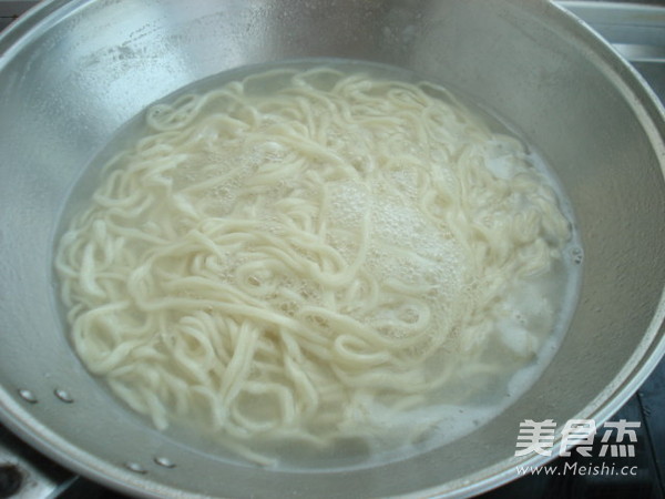 Pleurotus Eryngii and Black Bean Sauce Noodles recipe