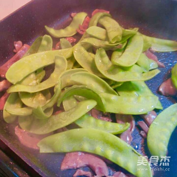 Stir-fried Snow Peas with Pork Heart recipe