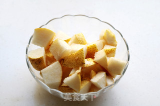 Essential Drink for Lung Cleansing in Winter: Xiaohang Pear Soup recipe