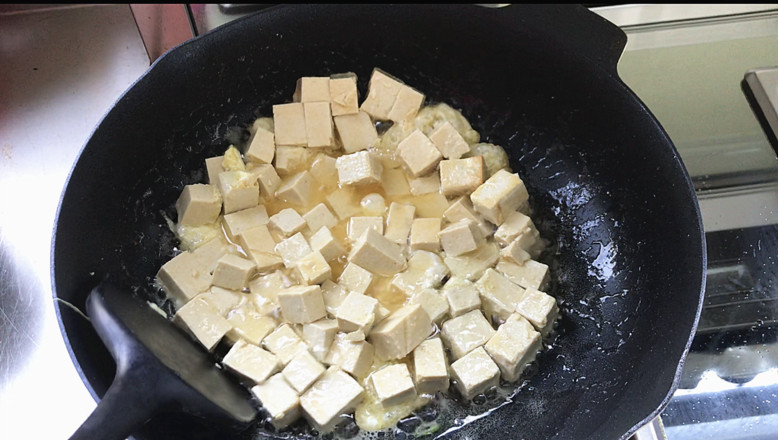 Beer Quail Egg Stewed Tofu, Calcium and Brain, Fresh and Delicious recipe