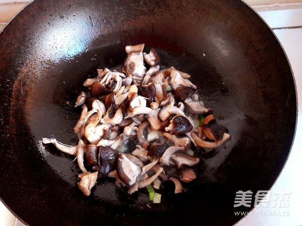 Stir-fried Pork with Mushrooms recipe