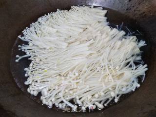 Red Pepper Mixed with Enoki Mushrooms recipe