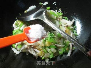 Stir-fried Pickled Cabbage with Pork in Hot Pepper recipe