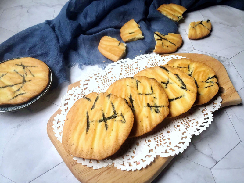 Seaweed Senbei Biscuits (cake Version)