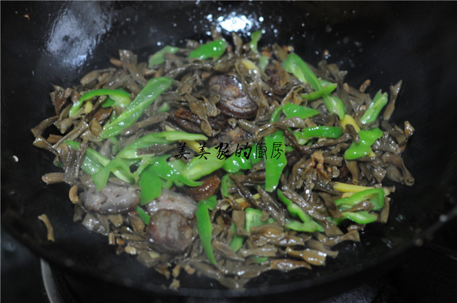 Fried Sausage with Dried Beans recipe