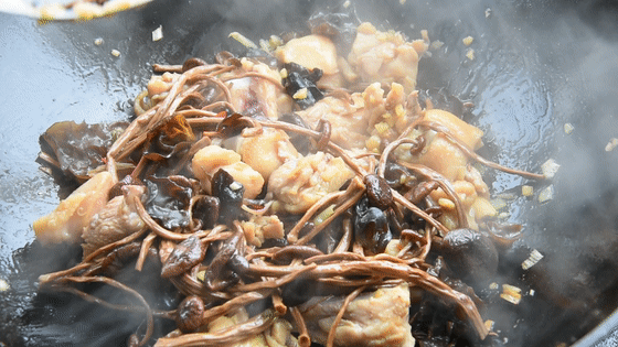 Steamed Chicken with Tea Tree Mushroom and Fungus recipe