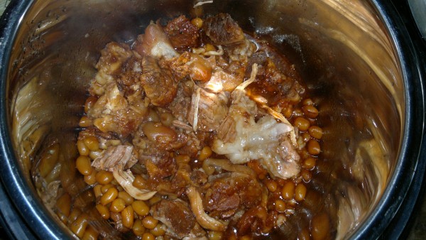 Braised Pork Knuckles with Red Dates and Peanuts recipe