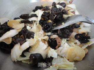 Stir-fried Cabbage and Dried Potatoes with Fungus recipe