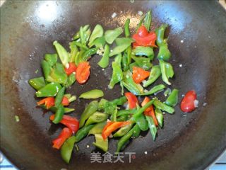 Stir-fried Green Pepper Sauce with Xiangdou Dan recipe