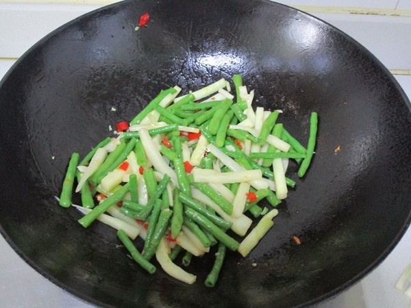 Stir-fried Rice White with Cowpea recipe