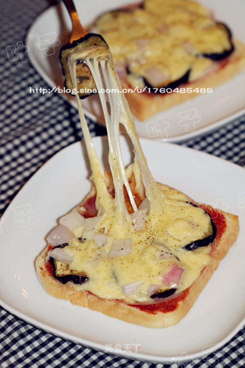 White Toast Turned into [toast Small Pizza] recipe