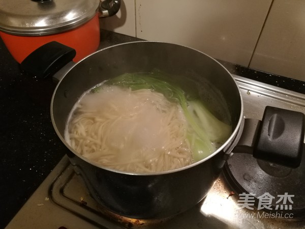 Mushroom Beef Fried Noodles recipe