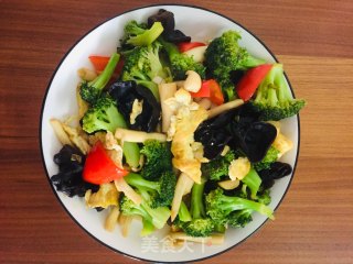 Scrambled Eggs with Broccoli, Seafood, Mushroom and Fungus recipe