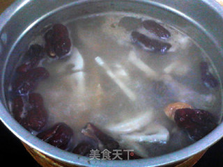 Lotus Root Red Date Beef Bone Soup recipe