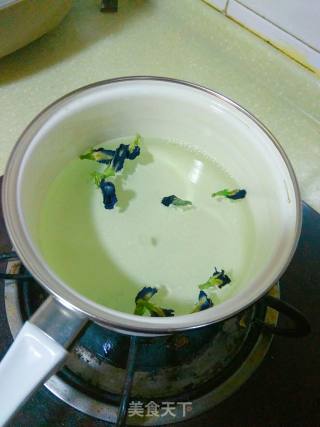 Summer Drink: Butterfly Pea Flower Honey Milk recipe