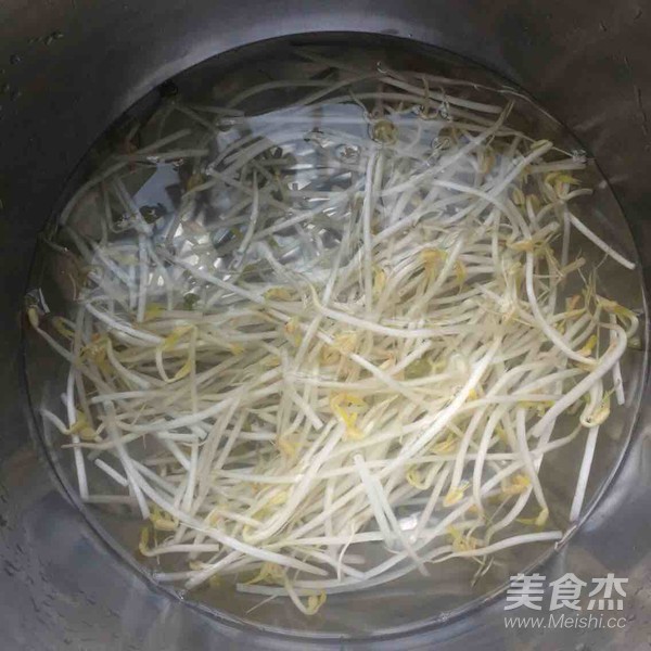 Bean Sprouts Mixed with Kelp recipe