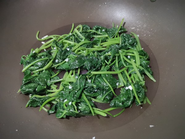 Stir-fried Sweet Potato Leaves with Garlic recipe