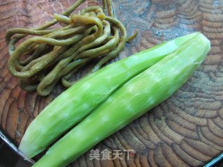 Stir-fried Diced Lettuce with Capers recipe
