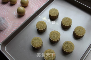 Wind Furnace Cantonese-style Bean Paste Moon Cakes recipe