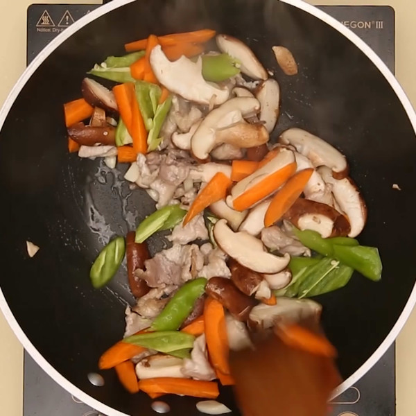 Stir-fried Pork with Mushrooms recipe