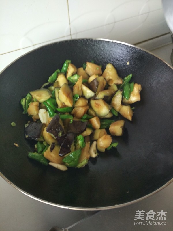 Roasted Eggplant with Potatoes and Green Peppers recipe