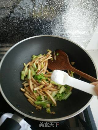 Stir-fried Celery with Pleurotus Eryngii recipe