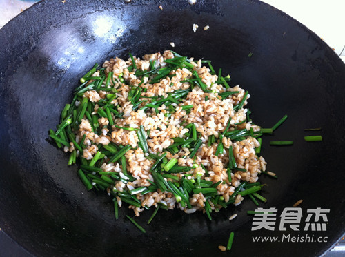 Fried Rice with Leek Moss and Egg recipe