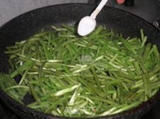 Refreshing Dish-----fried Shredded Pork with Wormwood recipe